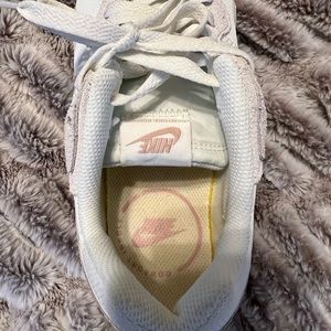 Nike Venture Runner, size 8.5, pink and white